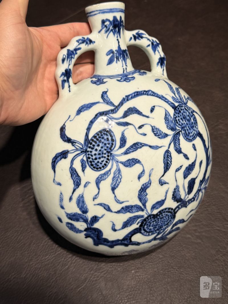 清雍正 青花折枝瑞果纹抱月瓶 - 图12